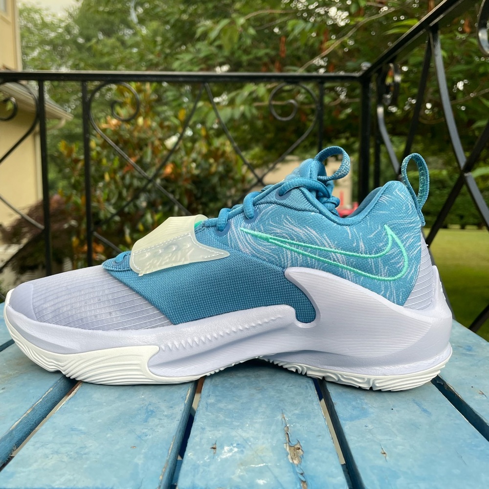 Nike zoom freak 3 “freeze time” basketball shoes